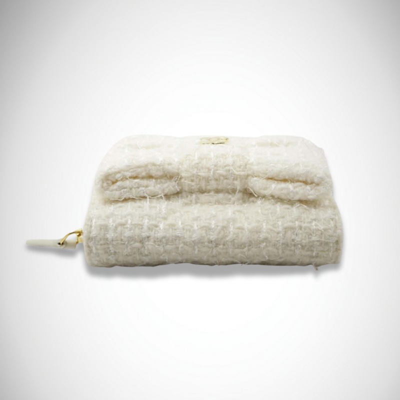 Chanel Beauté Rare VIP Wallet on Chain Bow White Tweed Gold Hardware thumbnail