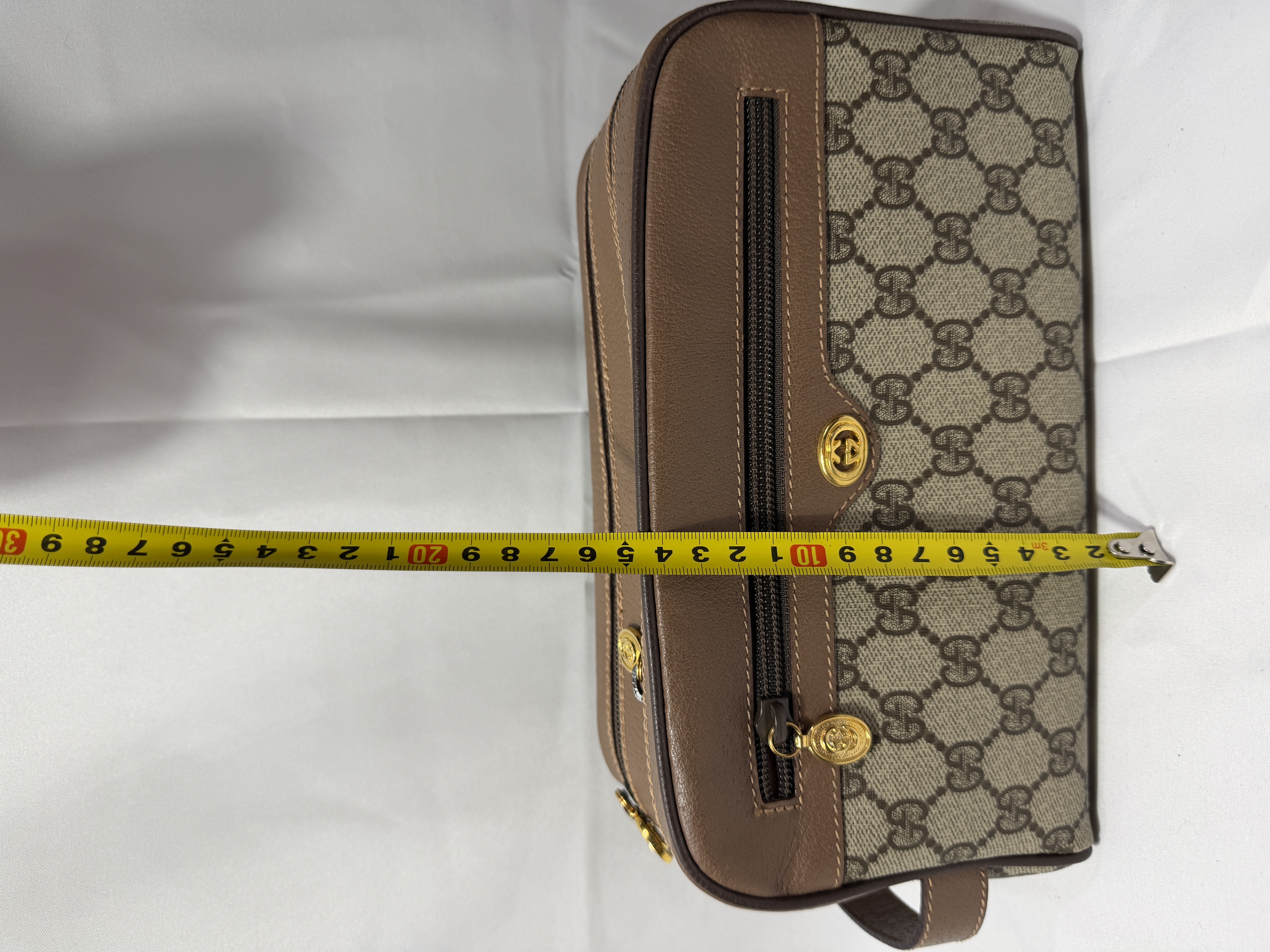 Gucci GG Supreme Clutch Bag 014.58.6086 thumbnail